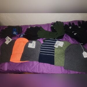 NEW Men's Winter Bundle Clearance 6 Hats, 7 Pairs Gloves & 2 Pairs Socks All for